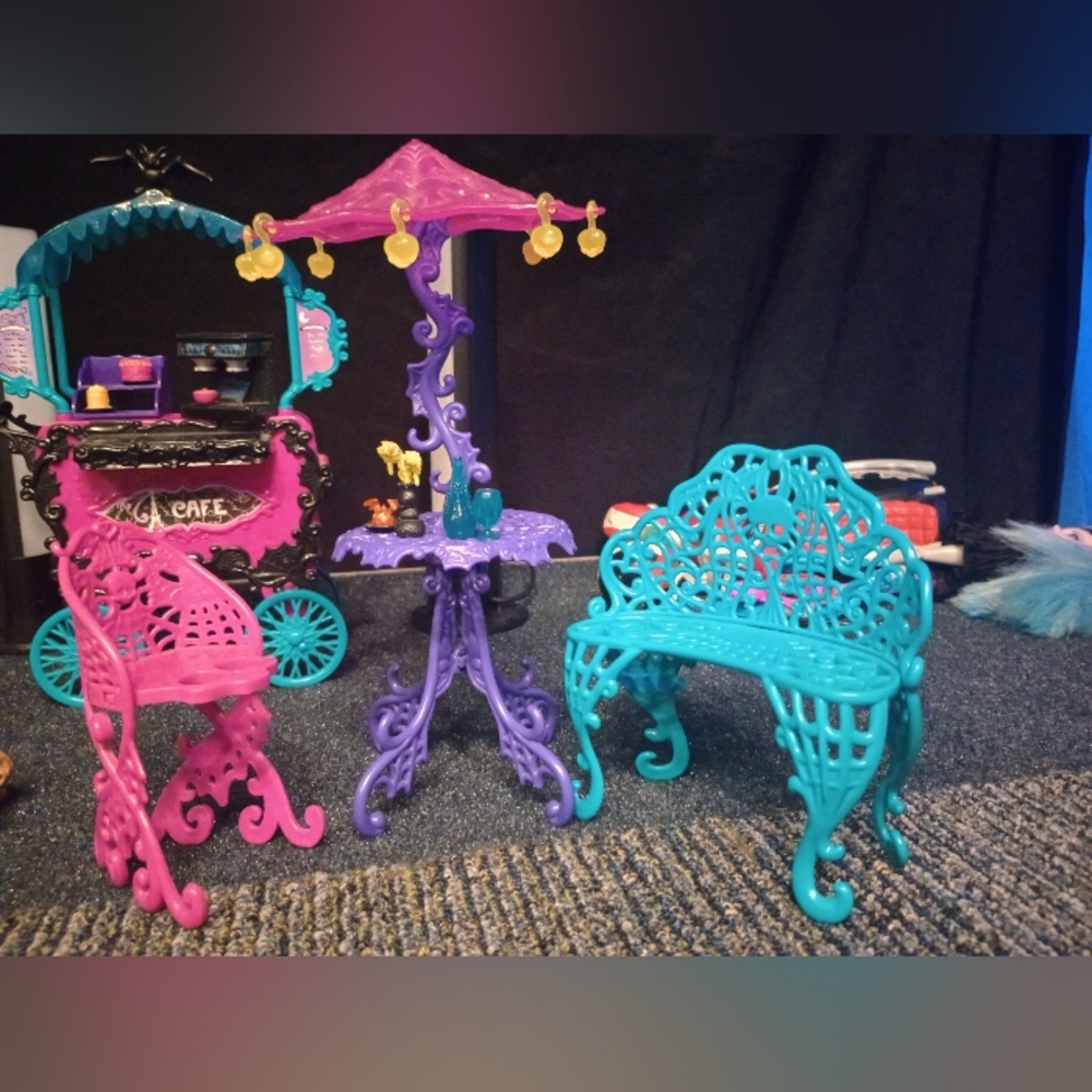 Monster High Cafe Cart+Disembodied Ken(Dolls not included)NOW WITH 2 KENS!